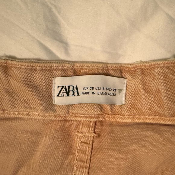 Salmon colored denim shorts, size USA 6 - Picture 3 of 3
